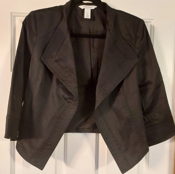 White House Black Market Jackets & Blazers - NWOT - White House Black Market Women's Cropped Black Long Sleeve Jacket Size 6